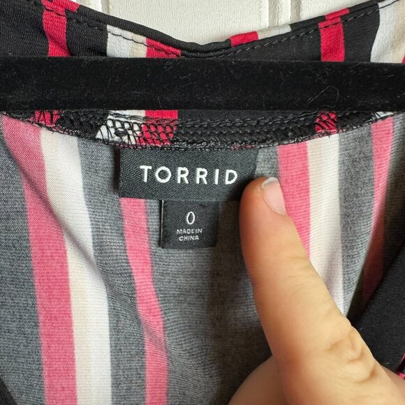 Torrid Black Stripe Wrap Style Short Sleeve Top Missing Belt N17 - Picture 8 of 8